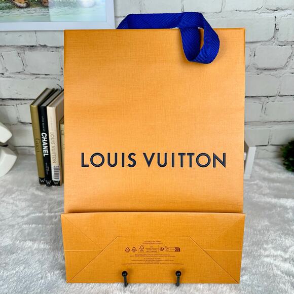 Louis Vuitton Box, tissue paper, Shopping Bag, gift note card tag and ribbon set - Picture 10 of 12